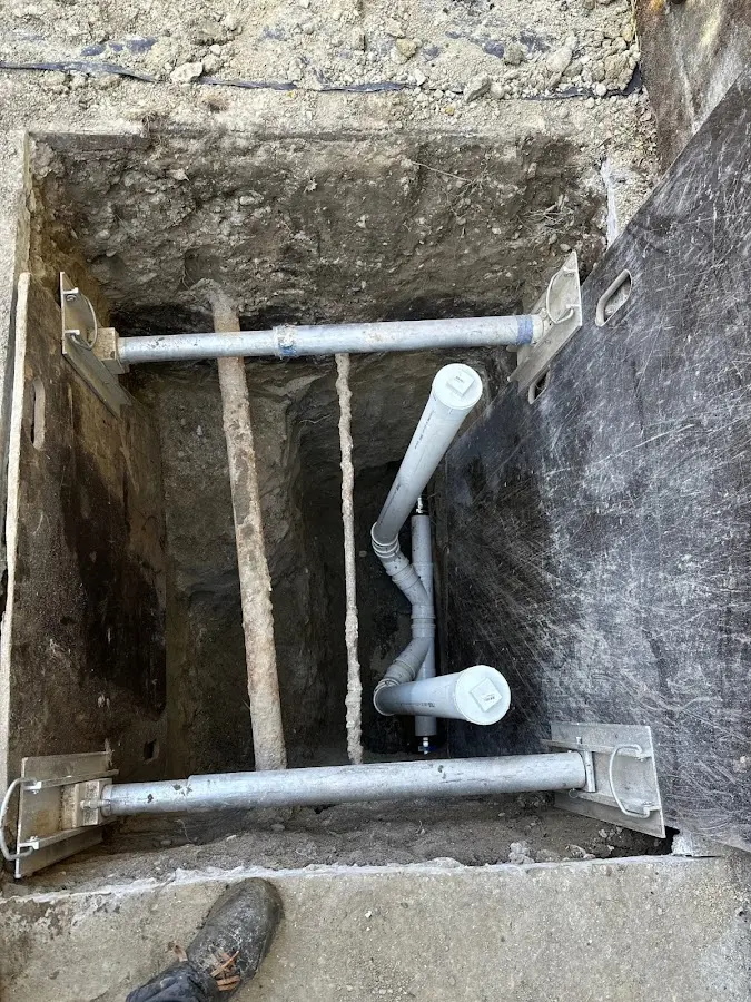 Experienced plumber completing Drain Cleaning work in South San Gabriel